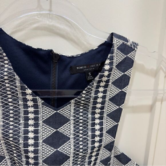 NWOR Romeo and Juliet Embroidered Blue and White Romper with Key Hole XS - Picture 2 of 12